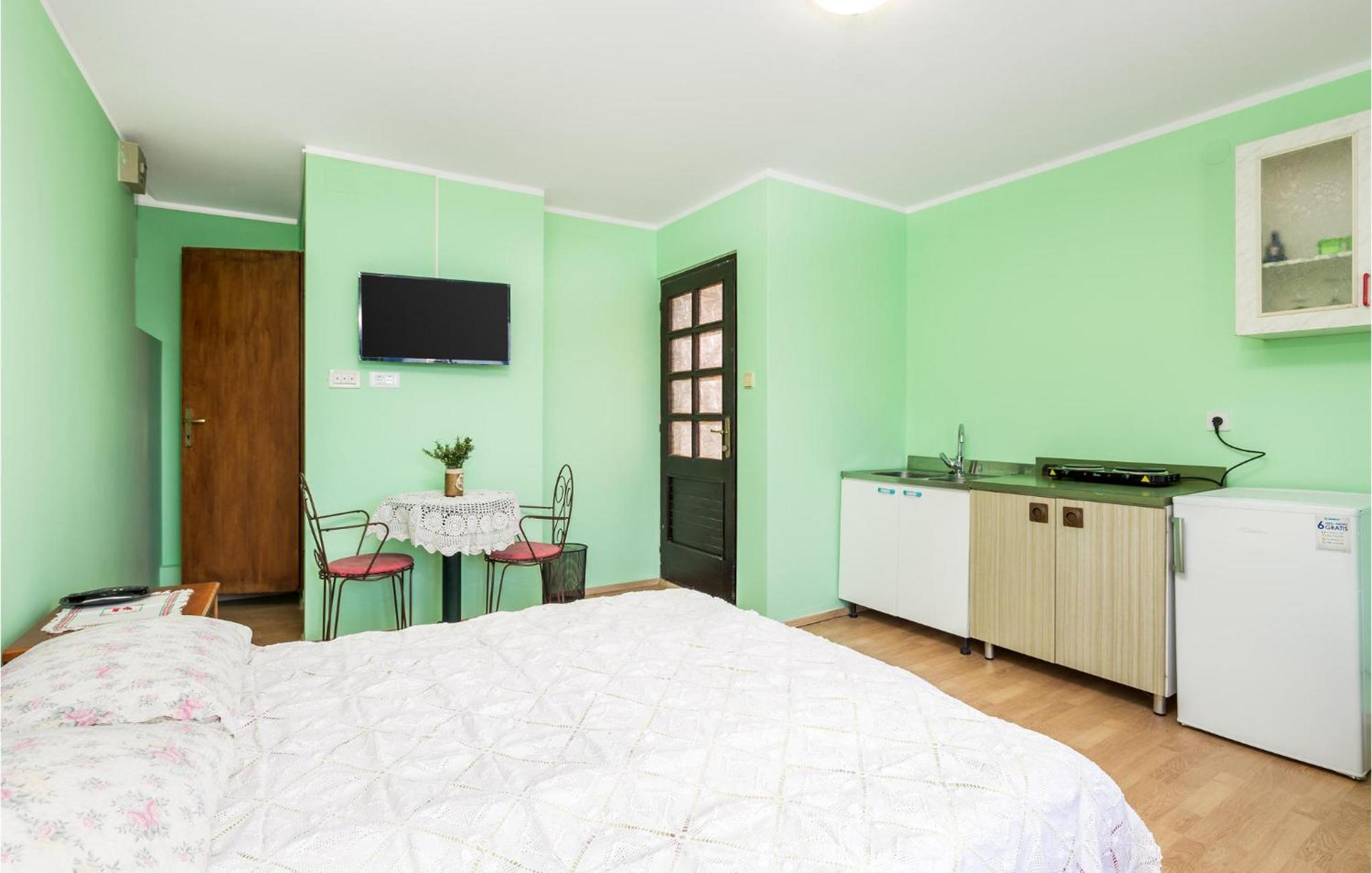 Cozy Apartment In Starigrad With House Sea View Esterno foto
