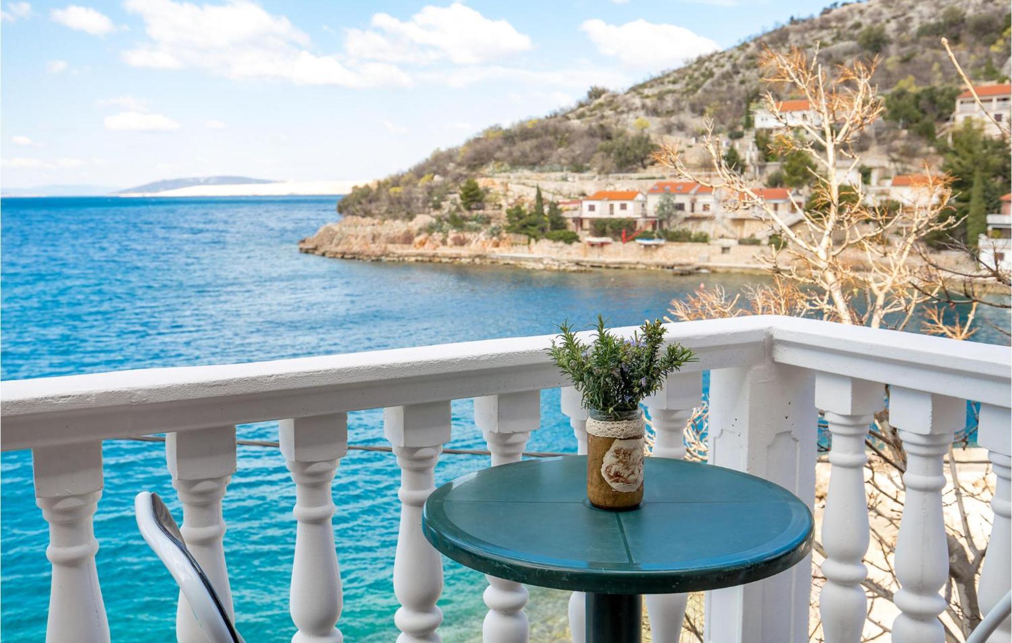 Cozy Apartment In Starigrad With House Sea View Esterno foto