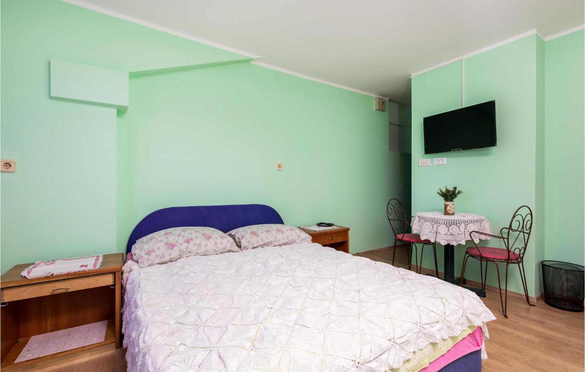 Cozy Apartment In Starigrad With House Sea View Esterno foto